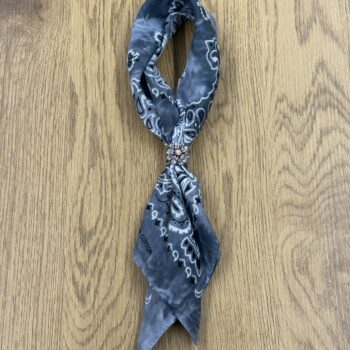 Bandana con accessorio - immagine 3