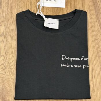 T-shirt You Decide "Due gocce d'acqua santa e sono pronta" - immagine 4